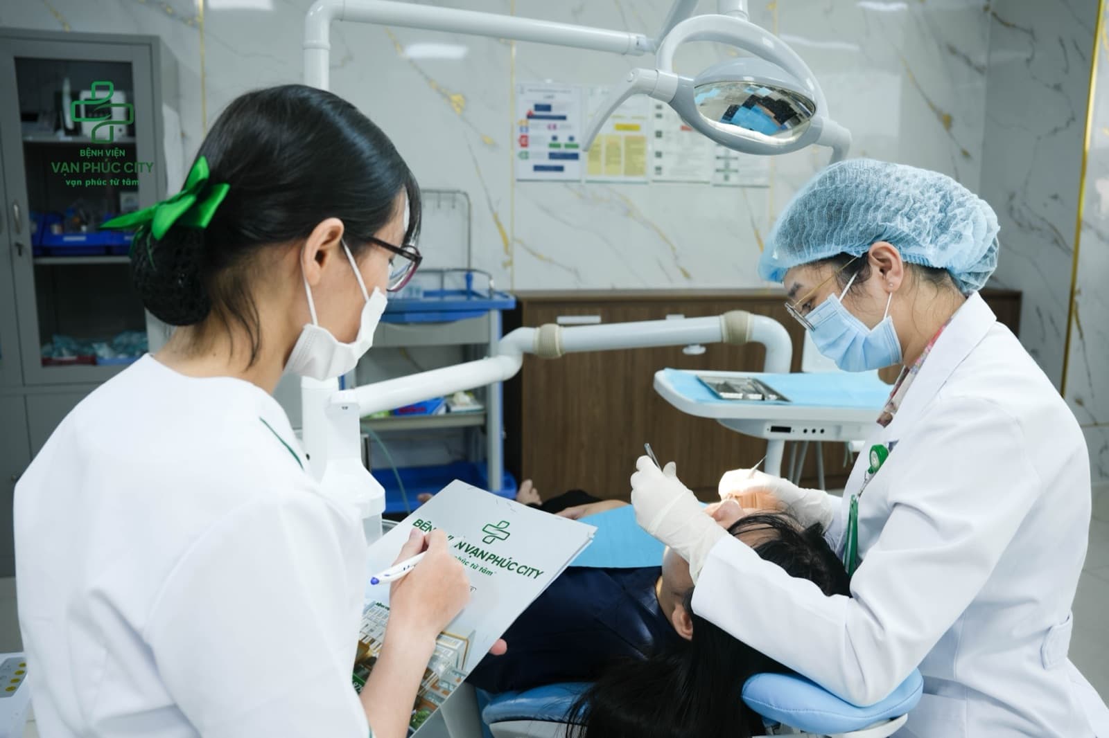 30 phút cạo vôi răng, nụ cười tỏa sáng